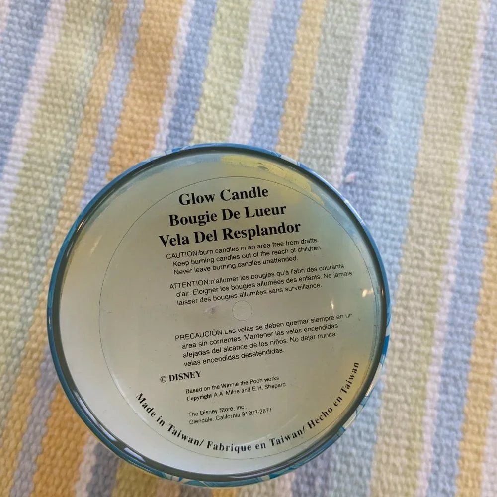 ⭐ Vintage Y2K Winnie the Pooh Glow-in-the-dark Candle